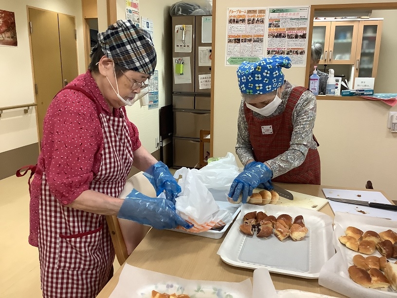 みんなでパンを食べましょう♪