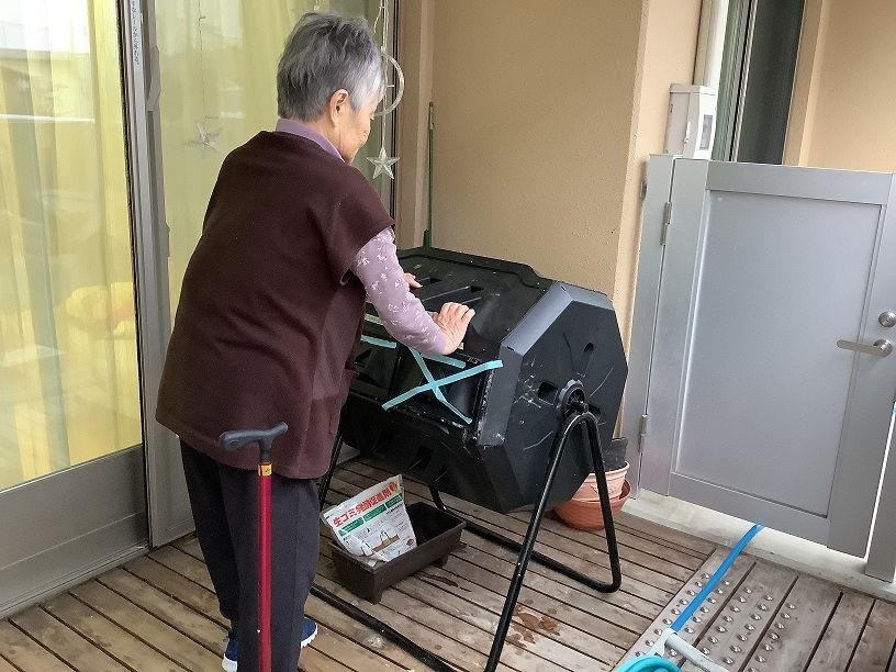 SDGｓのため、鳳凰槇島では生ごみを肥料にしております