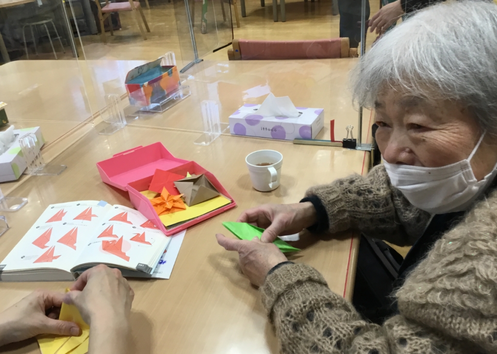 今日は何を折ろうか「折り紙教室」