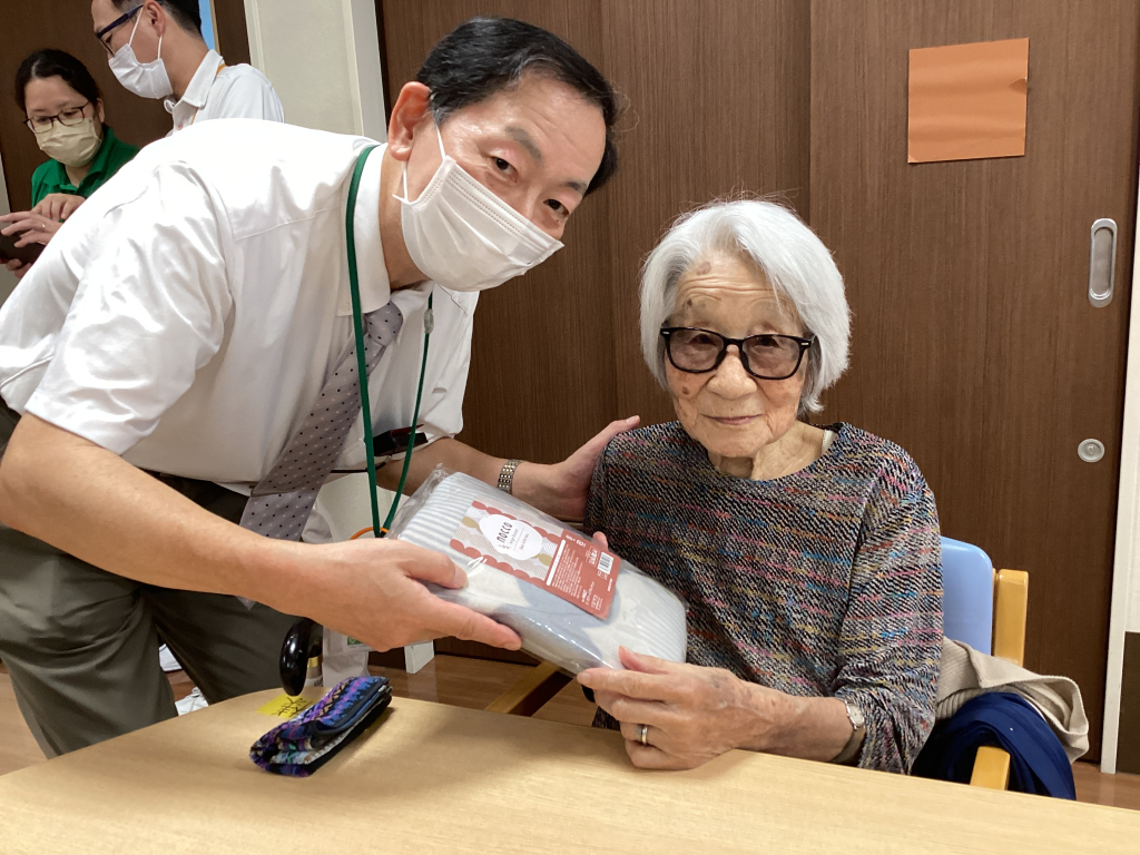 ほたるユニットの入居者様へのお祝い