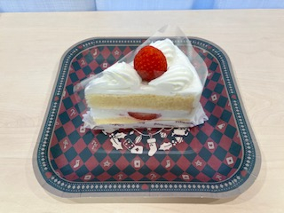 クリスマスは特別にケーキも！