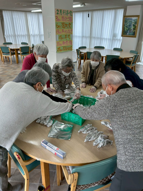 焼き芋大会とカリンバ演奏会