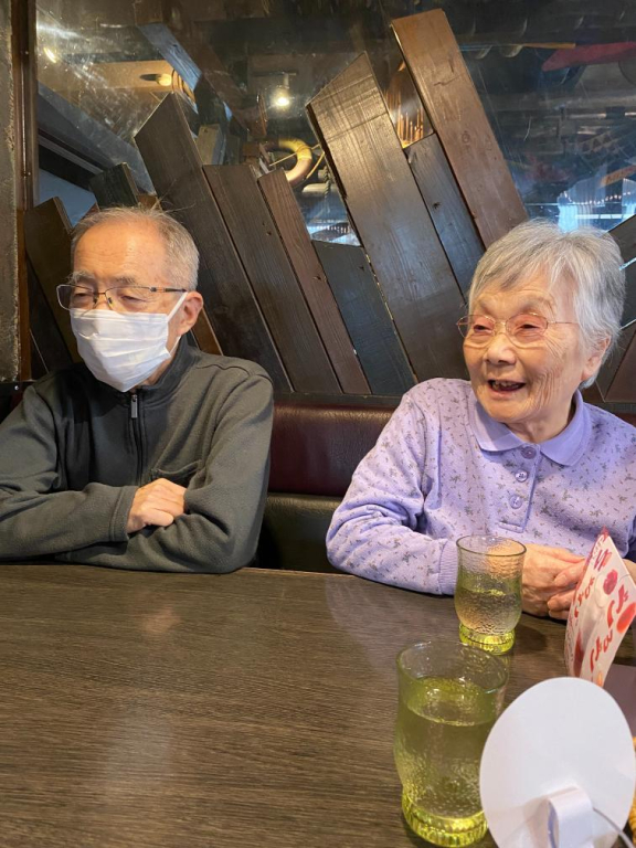 真っ赤ないちごに笑顔満開 真っ赤ないちごに笑顔満開