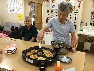 レストランで食べる味や